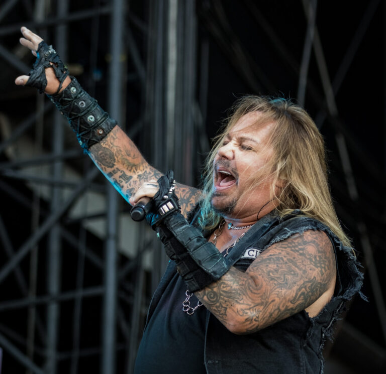 Frontmen benda Mötley Crüe otkrio: Imao sam moždani udar u snu, ponovo sam učio da hodam…