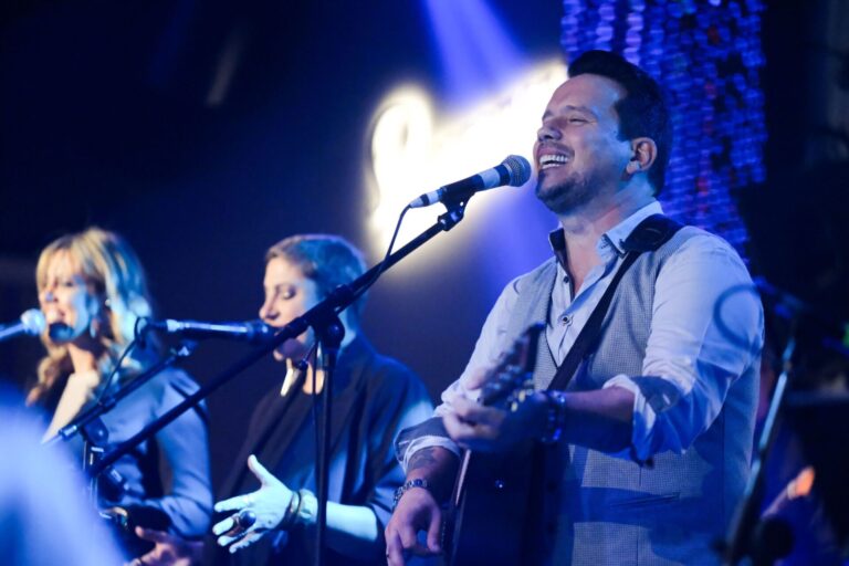 Kantautor Marko Nikolić promovisao drugi album “Srce uvek pamti”