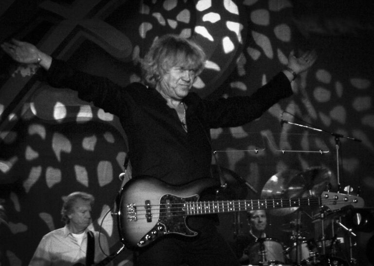 Džon Lodž, pevač i bas gitarista legendarnog benda Moody Blues, preminuo u 82. godini