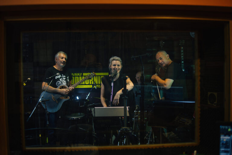 Adrenalica donosi akustičnu live verziju pesme “Uzalud” – ogoljenu do čiste emocije