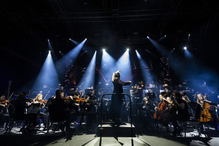 Od Aviciija do Vivaldija… Jedna noć, jedan orkestar i zašto ne treba propustiti Synthony?