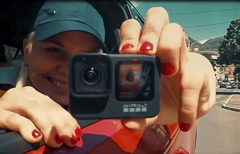 Izlazak iz mraka na svetlo… Vanja Mišić objavila singl “Tvoje ruke”