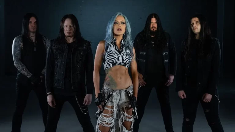Arch Enemy ostali bez Alise Vajt-Glaz… Kanadska pevačica već objavila prvi solo singl