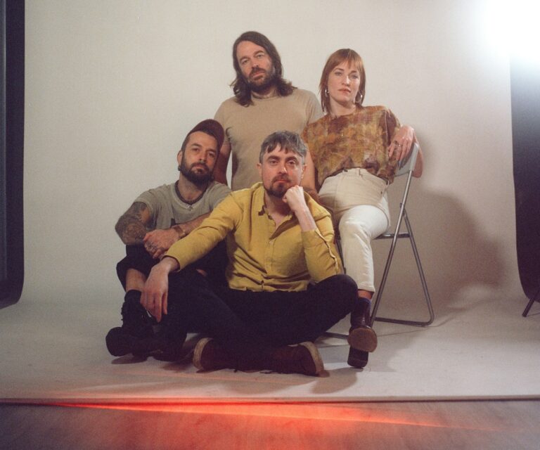 Moćno, mračno i magično… Lankum objavio sjajnu obradu kultne pesme The Specials “Ghost Town”