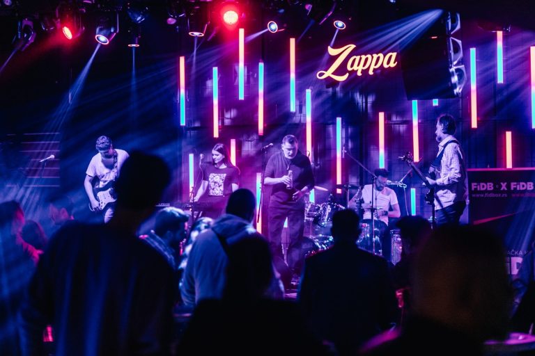 Pogledajte kako je bilo na prvom Fidbox BG Rock Nigh festivalu… Prašili su Budni, Vatrom u Led, Mece i Štrajkački Odbor