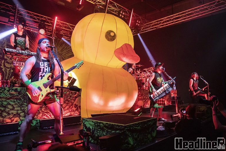 Pirati pumpali patku, publika pumpala prkos… Alestorm svirali u Hangaru (fotoreportaža)