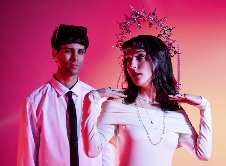 Eelektro alt rok duo Mali demon objavio spot za svoj drugi singl “Sanjaš me”