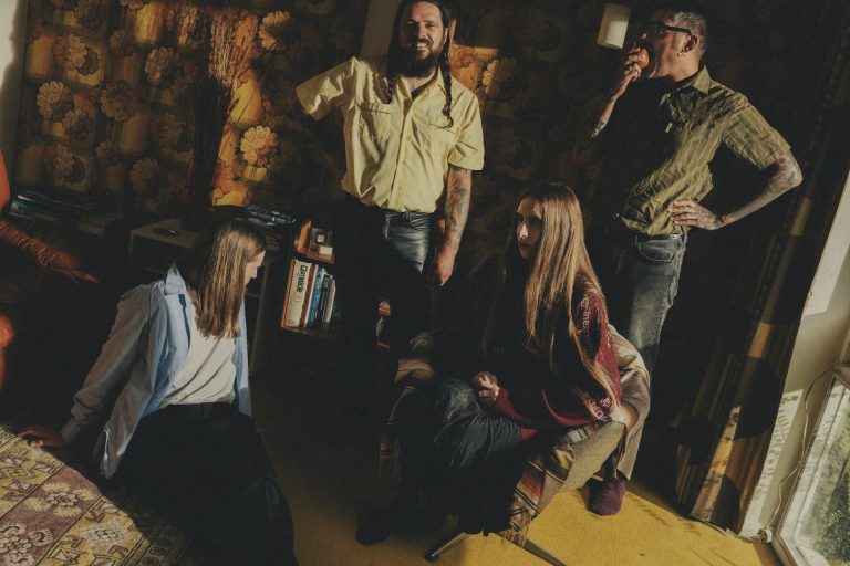 Dry Cleaning predstavili video singl “Let Me Grow and You’ll See The Fruit” i najavili novo studijsko izdanje