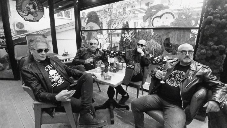 Praznična groznica u Sinnermanu… Navigatori predstavljaju novi singl “Džoni Šetač”