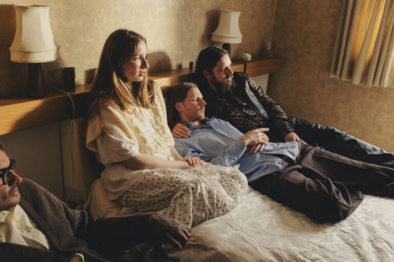 Od ulica Pekama, preko Čikaga i Dablina, do doline Loare… Dry Cleaning objavili album “Secret Love”