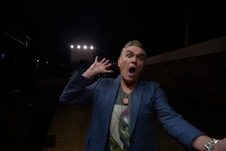 Morrissey u prvom singlu s novog albuma poručuje: Šminka je laž…