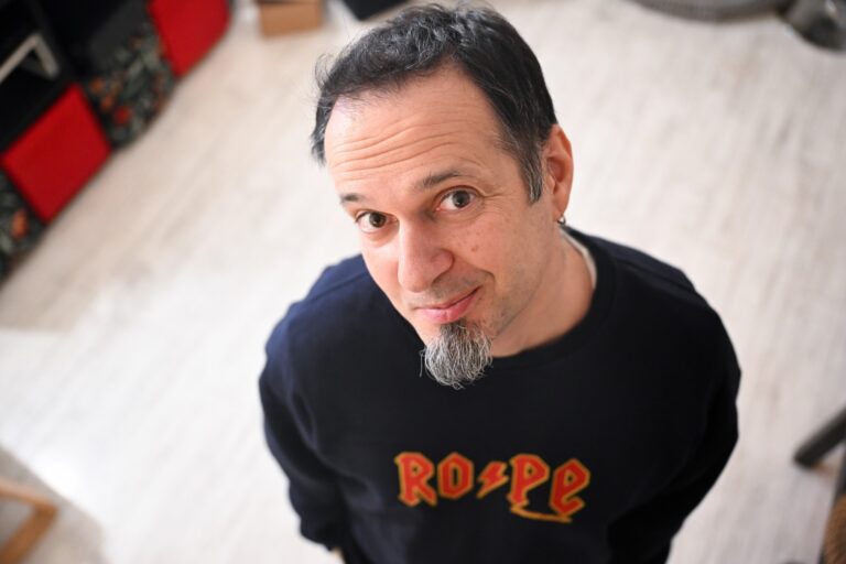 Promocija knjige “Deep Cuts” Lazara Divjaka u klubu Sprat 25. februara