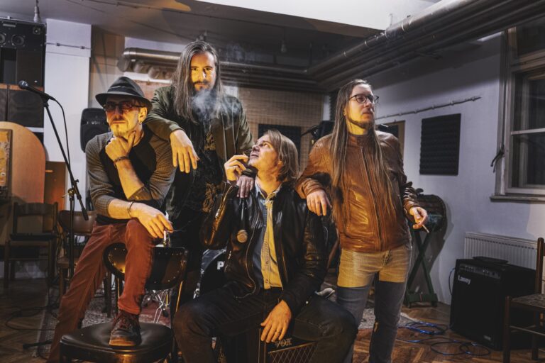 Posle 6 godina studijske “suše”, Garage in July objavili singl “Ustanova”