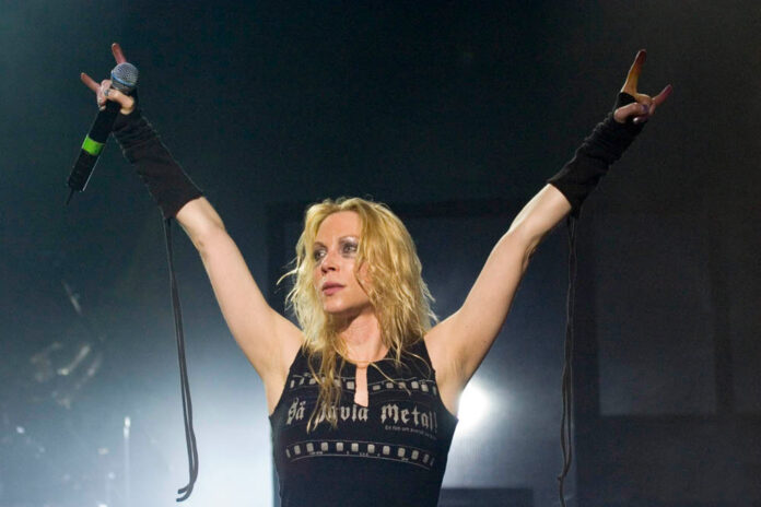 Via_Funchal_-_Angela_Gossow