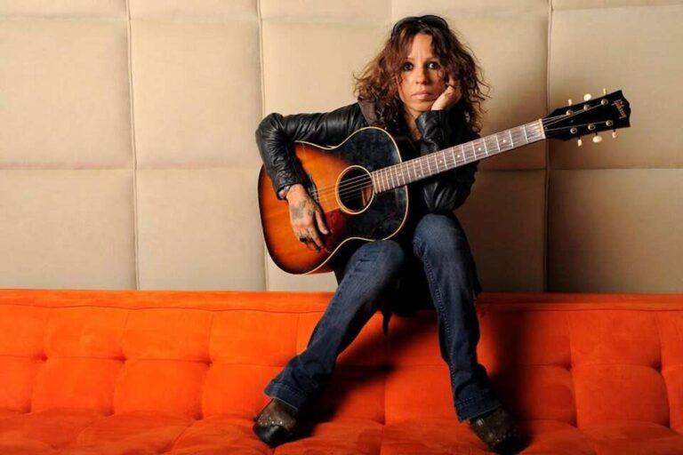 Uskoro se vraćaju 4 Non Blondes, ali pre toga… Linda Peri pripremila solo album “Let It Die Here”