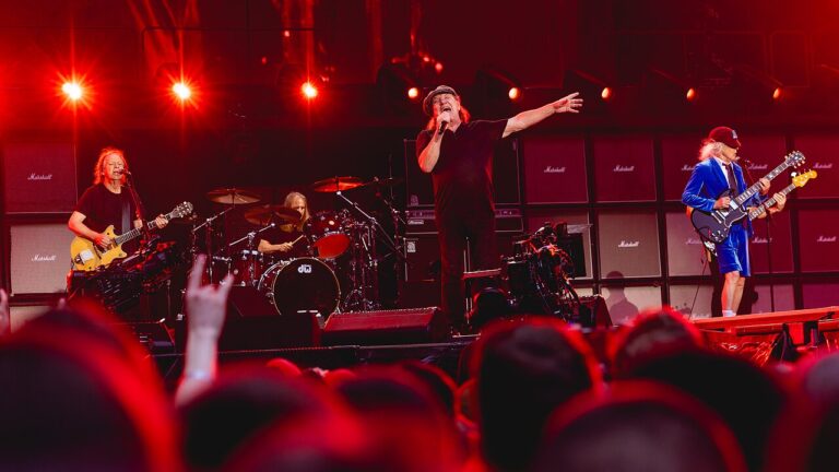 Gitarista AC/DC hospitalizovan u Buenos Ajresu, turneja se ne odlaže…