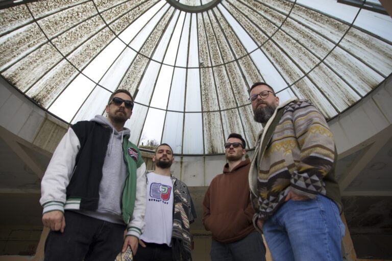 Kako zvuče Parampaščad bez struje… pogledajte njihov unplugged nastup u Sounday Live