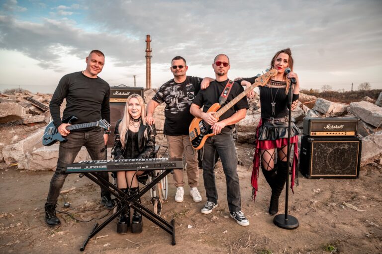 Stihovi s moćnom porukom… Rok Apoteka objavila spot za pesmu “Kaži mi”