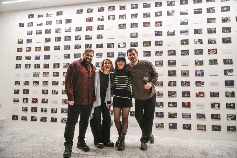 Otvorena izložba “Mikromomenti sreće”… KOIKOI slave pet godina rada u susret velikom beogradskom koncertu 27. marta