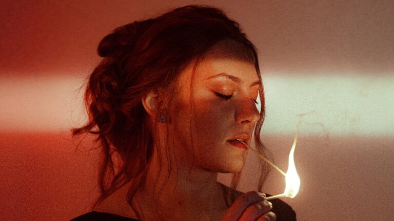 Jelena Pranić predstavila novi singl i spot – “I Held On”