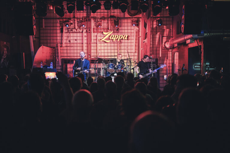 Sveža nostalgija Hjua Kornvela za pamćenje sinoć u Zappa Bazi