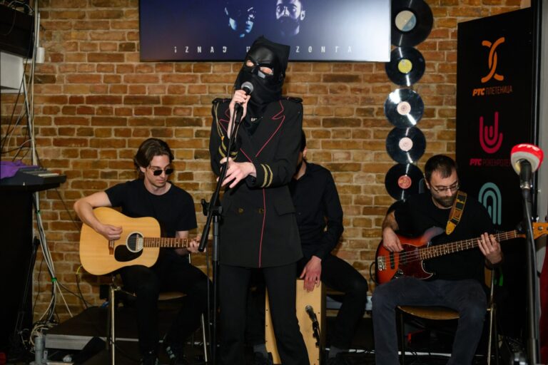 Novi glas domaće scene… Bend Supersonik predstavio album “Iznad horizonta”, ali… ko je pod maskom?