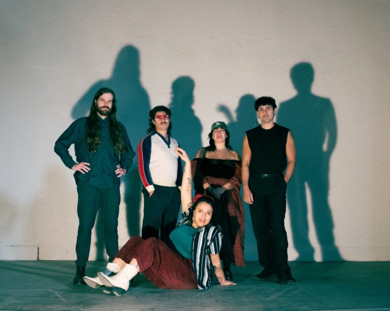 Ne za**bavaj me… Downtown Boys objavili singl “No Me Jodas”