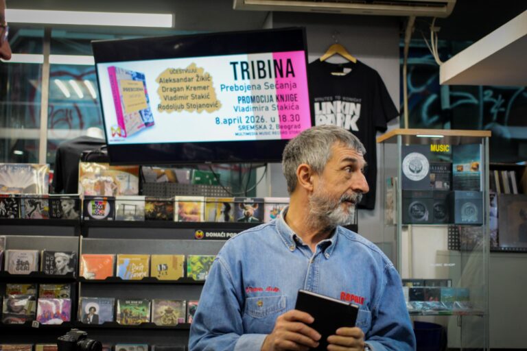Rokenrol je izraz stava, oblikovan talentom i veštinom… Održana tribina i promocija knjige “Prebojena sećanja” Vladimira Stakića