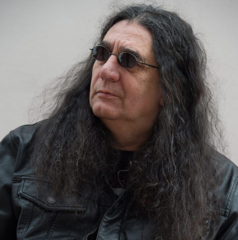 Vicko objavio novi video singl, pesmu posvetio svojim preminulim drugarima iz Riblje Čorbe – Bori, Miši i Rajku