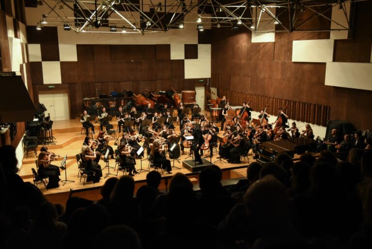 Nova generacija umetnika u usponu… Koncert Simfonijskog orkestra FMU sa solistima-virtuozima u Beogradskoj filharmoniji 27. aprila