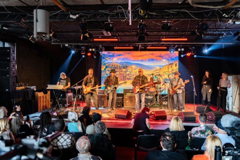 YU grupa u Dorćol Platzu predstavila novi album “Bus to Zion”, ceo prihod od prodaje poklanjaju “deci leptirima”