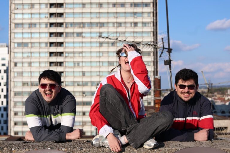 Soundtrack za ljude koji ostaju budni predugo… Bend kezkezkez objavio debitantski EP “Volume 1” za Dom Reno