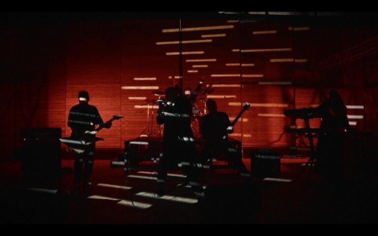 Singlom i spotom “U tišini molitve” Zona Iskljuchenja najavila novi album
