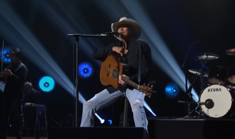 Kad već sviraš kraj, nek bude ovako… Alan Džekson održao poslednji koncert u karijeri