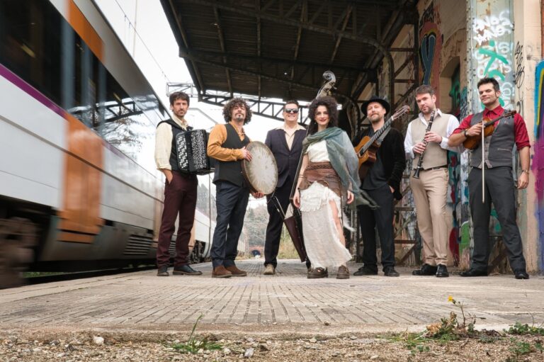 Letnja noć, nebo nad Dorćolom i… Barcelona Gipsy balKan Orchestra se vraća u Beograd u okviru Dorćol Sessionsa