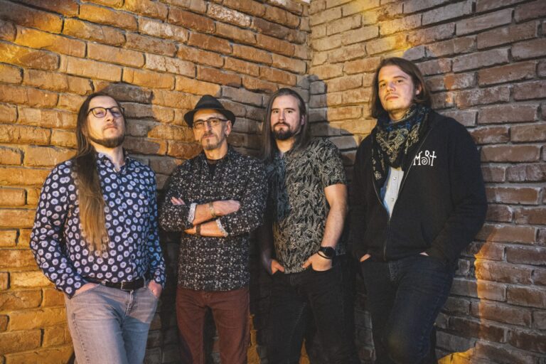 Bend Garage in July objavio novi singl “Krila” s predstojećeg albuma “Močvarni psalmi”