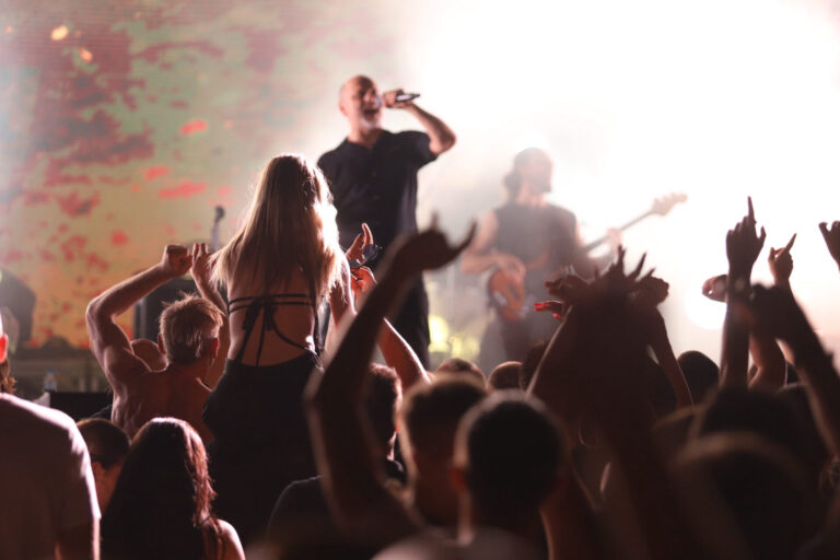 Pljusak? Koga briga… U Prijedoru završen 6. Garden Fest uz sjajne nastupe Pekija, Brkova, Bombaj štampe i Mileta Kekina