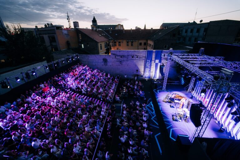 “Lagano”, ali ne i lako… Šta je doneo novi koncept Novosadskog džez festivala?
