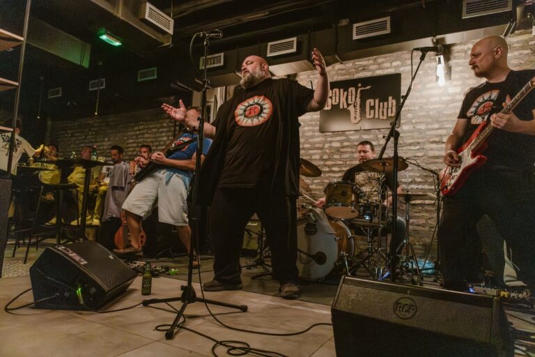 Kad se promocija pretvori u koncert… Gajbraš Tripvud predstavio album “”Sve staće ti ćeš biti tu” u Sokoj klubu