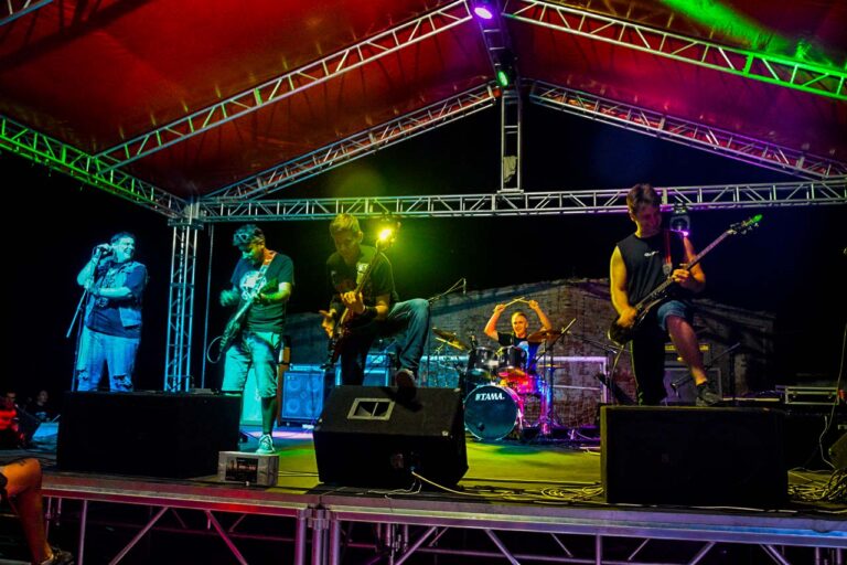 Točak se zavrteo drugi put… Frontmeni najbolji demo bend festivala u Vražogrncu