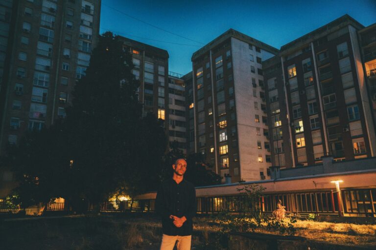 Kad ljubav zaboli, Vanilo pojačava zvuk… stigao debitantski singl “Samo da ubijem bol”, oda alkoholnoj anesteziji i podvigu hitrog brisanja patnje