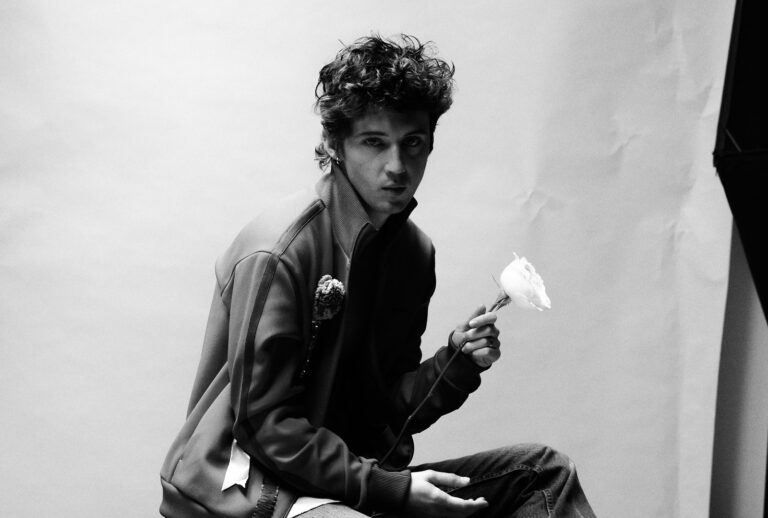 Troj Sivan najavio novi album “She’s the Best”… Nikol Kidman u spotu za naslovni singl