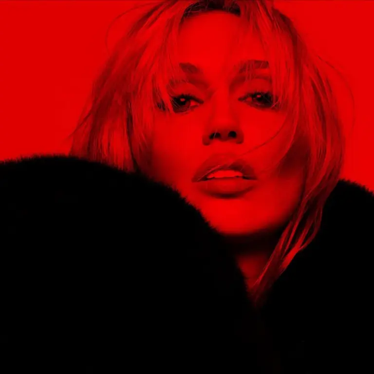 Samo organski i bez forsiranja… Majli Sajrus je sada MILEY i izgeda da će na novom albumu ponovo da roka