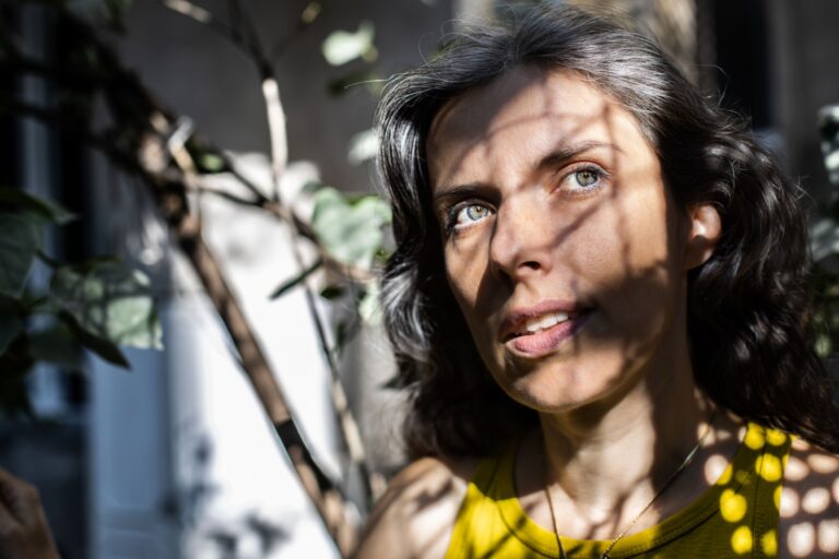 Kad grad tone, tajni prolaz se ipak nađe… Jasmina Todorović objavila novi singl