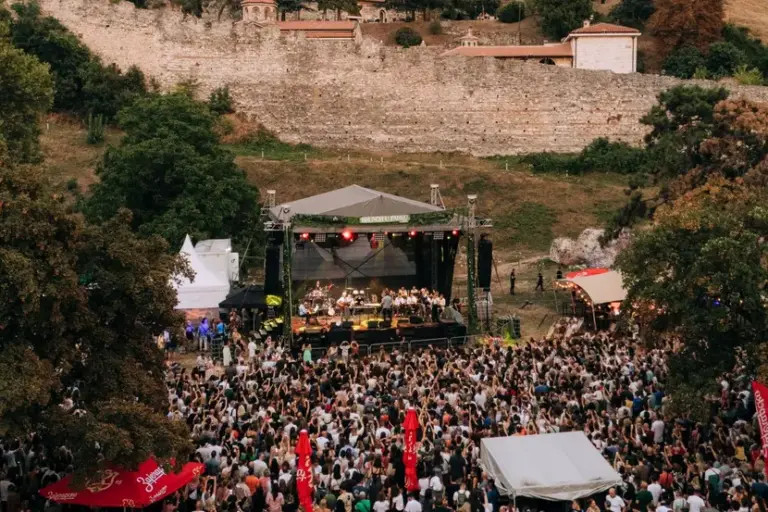 Novi beogradski ritual… U Donjem gradu Kalemegdana održan prvi Brunch u parku