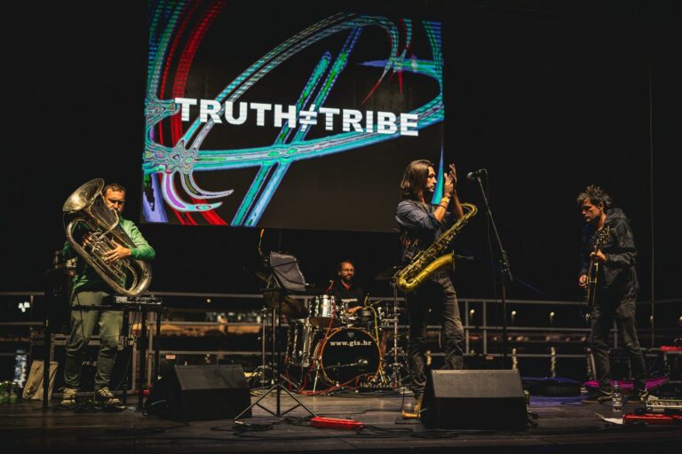 Kad ni bogovi ne mogu da oteraju zimu… Truth ≠ Tribe objavili album “Zimtserla!”